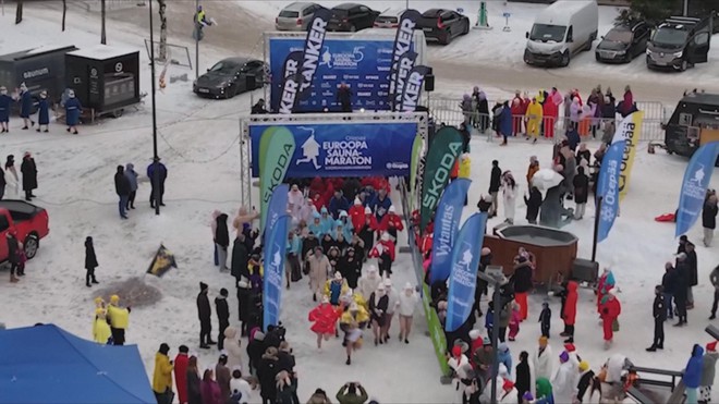 Estonia: Hóa trang thi chạy marathon xông hơi- Ảnh 2.
