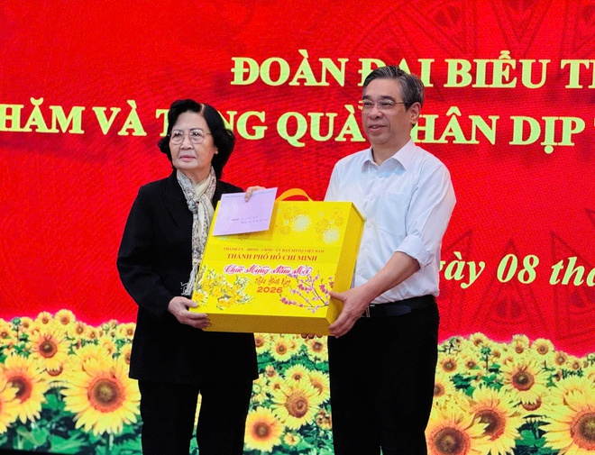 Đoàn lãnh đạo TP. Hồ Chí Minh thăm, chúc Tết tại phường Bình Tiên và Bình Tây- Ảnh 2.