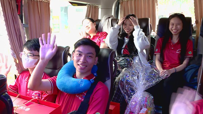 "Hành trình mùa xuân" đưa hơn 300 sinh viên về quê đón Tết Bính Ngọ 2026 - Ảnh 5.