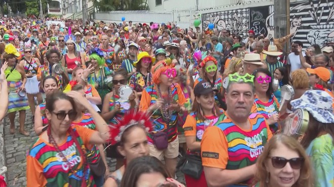 Rio de Janeiro bùng nổ trong ngày khai hội Carnaval - Ảnh 1.
