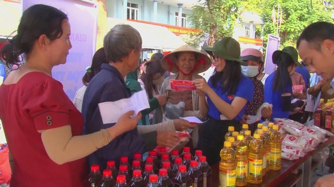 Ấm áp mùa xuân từ những vòng tay sẻ chia với người lao động tự do - Ảnh 4.