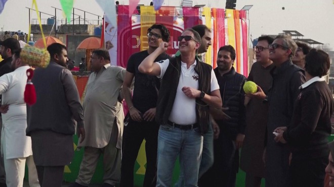 Lễ hội thả diều - biểu tượng văn hóa độc đáo của Pakistan - Ảnh 1.