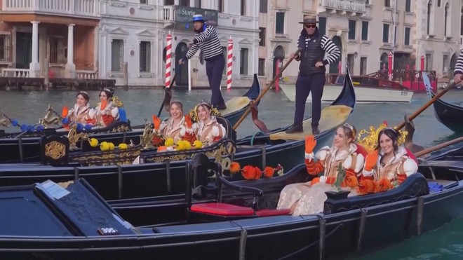 Tái hiện truyền thống... bắt cóc cô dâu ở Venice - Ảnh 4.