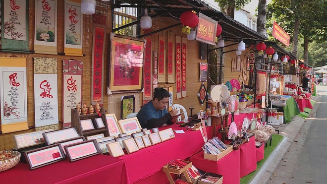 Chợ hoa Xuân "Trên bến dưới thuyền" 2026: Ghe hoa tấp nập cập bến, sẵn sàng cho mùa Tết cao điểm - Ảnh 1.