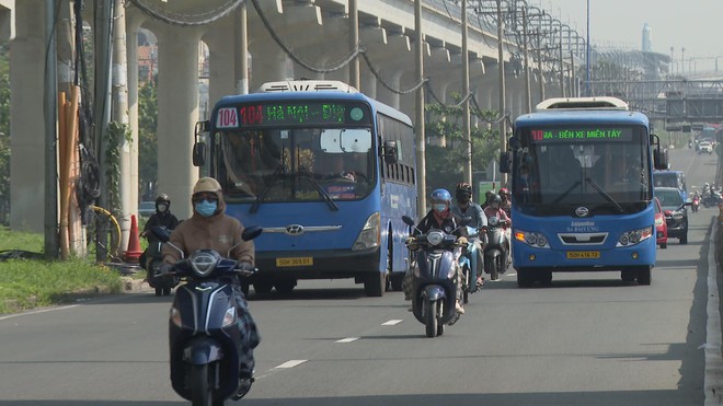 Thời sự trưa HTV ngày 1/3/2026 I TP. Hồ Chí Minh đưa 169 xe buýt điện vào vận hành trên 9 tuyến từ ngày 1/3- Ảnh 1.
