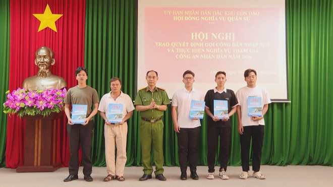 Tuổi trẻ Côn Đảo sẵn sàng lên đường thực hiện nghĩa vụ với Tổ quốc- Ảnh 3. Tuổi trẻ Côn Đảo sẵn sàng lên đường thực hiện nghĩa vụ với Tổ quốc- Ảnh 3.