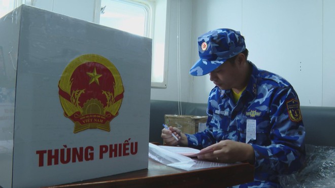 Đã có hơn 50 cử tri bỏ phiếu bầu cử trên biển- Ảnh 3.