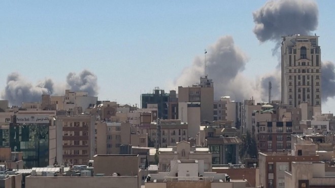 Tin Thế giới 24 Giờ ngày 1/3/2026 | Israel tiếp tục tập kích, Iran trả đũa nhiều nước- Ảnh 2.