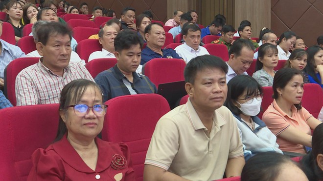 Cử tri Tân Đông Hiệp gửi gắm nhiều kiến nghị đến các ứng cử viên - Ảnh 4.