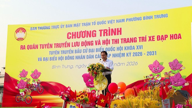 Phường Bình Trưng diễu hành xe hoa tuyên truyền về bầu cử - Ảnh 1.