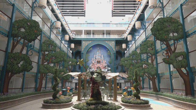 Du thuyền chủ đề Disney khởi hành chuyến đi đầu tiên ở châu Âu - Ảnh 2.