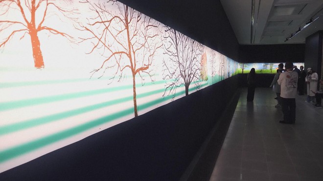 Danh họa David Hockney ra mắt bức tranh dài 70 mét- Ảnh 1.