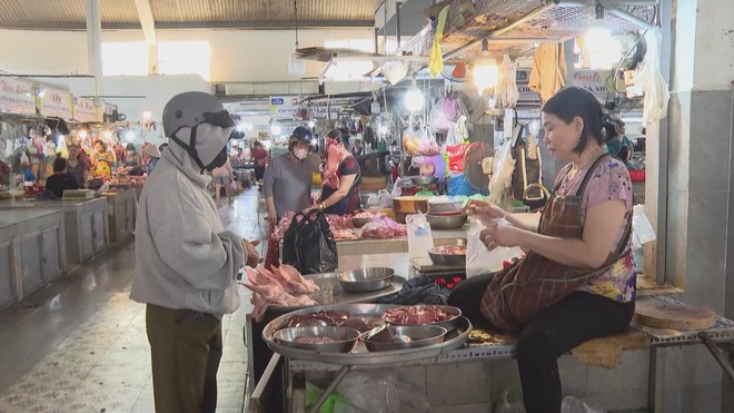 Giá hàng hóa tăng dù giá xăng dầu đã hạ nhiệt - Ảnh 1.