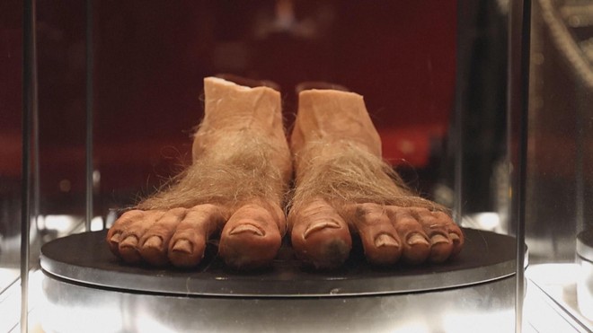 Bán đấu giá nhiều đạo cụ phim Hollywood tại Pháp - Ảnh 2.