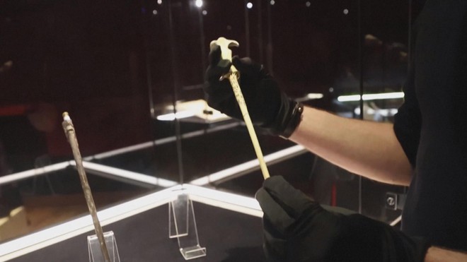 Bán đấu giá nhiều đạo cụ phim Hollywood tại Pháp - Ảnh 4.