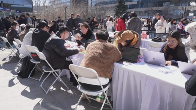 Trung Quốc: Đổ xô nhận chatbot OpenClaw, mặc e ngại về bảo mật - Ảnh 2.