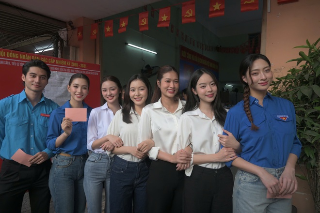 [Trực tiếp] Cầu truyền hình “Ngày hội non sông”: Nhiều gia đình cùng nhau đi bầu - Ảnh 22.