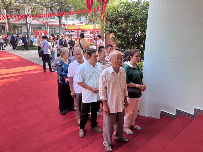 [Trực tiếp] Cầu truyền hình “Ngày hội non sông”: Nhiều gia đình cùng nhau đi bầu - Ảnh 18.