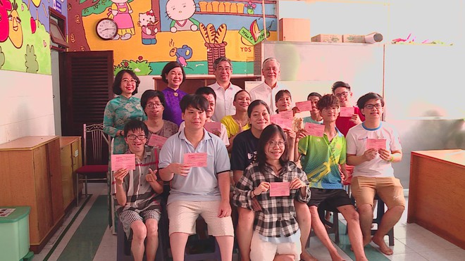 Lãnh đạo TP. Hồ Chí Minh thăm, động viên cử tri tại các điểm bầu cử đặc thù - Ảnh 3.