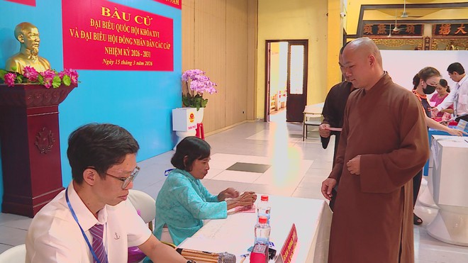 Lãnh đạo TP. Hồ Chí Minh thăm, động viên cử tri tại các điểm bầu cử đặc thù - Ảnh 8.