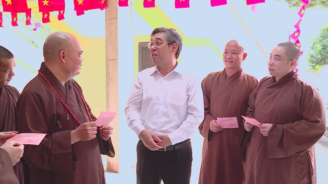 Lãnh đạo TP. Hồ Chí Minh thăm, động viên cử tri tại các điểm bầu cử đặc thù - Ảnh 9.