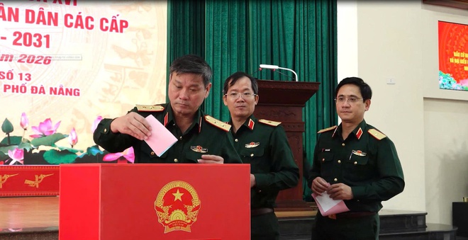 Cán bộ, chiến sĩ Quân khu 5 tích cực tham gia ngày hội bầu cử - Ảnh 5.