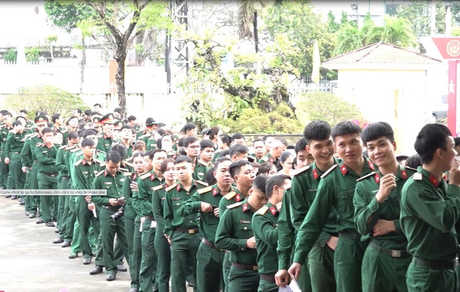 Cán bộ, chiến sĩ Quân khu 5 tích cực tham gia ngày hội bầu cử - Ảnh 3.