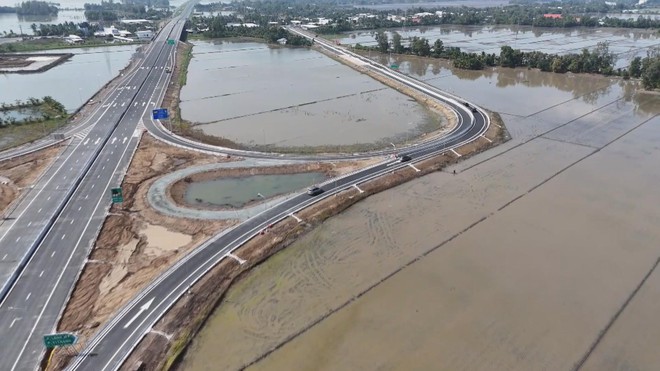 Thời sự Trưa HTV ngày 16/3/2026 | Thủ tướng Chính phủ yêu cầu bảo đảm tiêu thụ lúa hàng hóa cho nông dân - Ảnh 5.