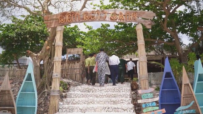 Lá phiếu giữa trùng khơi: Hành trình đưa thùng phiếu đến "Đảo Rùa" lớn nhất Việt Nam - Ảnh 3.