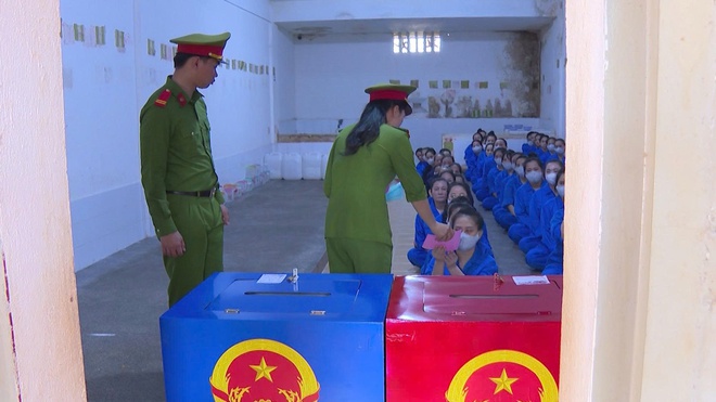 Hàng nghìn “cử tri đặc biệt” thực hiện quyền bầu cử tại Trại tạm giam Chí Hòa - Ảnh 2.