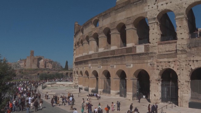 Đấu trường La Mã Colosseum mở cửa lại một phần - Ảnh 1.