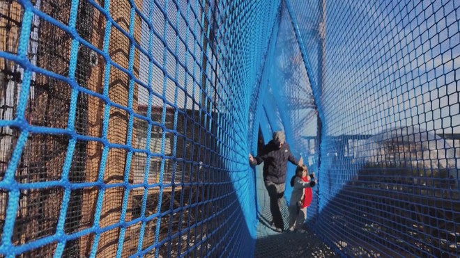 Pháp mở lại cầu treo bằng lưới trên Tháp Eiffel - Ảnh 5.