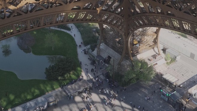 Pháp mở lại cầu treo bằng lưới trên Tháp Eiffel - Ảnh 6.