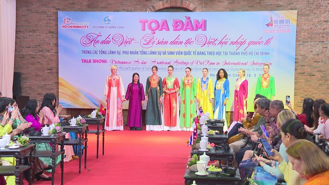 Áo dài Việt - Di sản dân tộc Việt, hội nhập quốc tế - Ảnh 4.