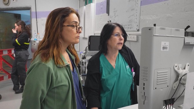 Bệnh viện ở Israel chuyển xuống tầng hầm để đảm bảo an toàn - Ảnh 1.