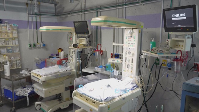 Bệnh viện ở Israel chuyển xuống tầng hầm để đảm bảo an toàn - Ảnh 2.