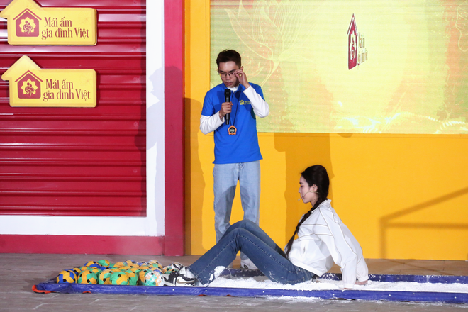 Tập 2 "Mái ấm gia đình Việt" trao hơn 280 triệu đến ba em nhỏ khó khăn - Ảnh 8.