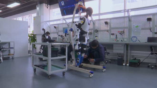 Cận cảnh quy trình kiểm tra robot hình người ở Bắc Kinh (Trung Quốc) - Ảnh 2.