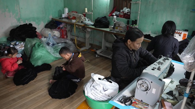 Mái ấm gia đình Việt: Chồng qua đời, người vợ bệnh tật gồng gánh nuôi ba con nhỏ - Ảnh 4.