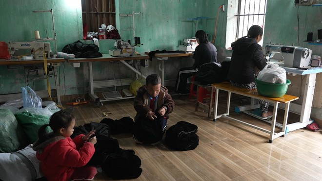 Mái ấm gia đình Việt: Chồng qua đời, người vợ bệnh tật gồng gánh nuôi ba con nhỏ - Ảnh 6.