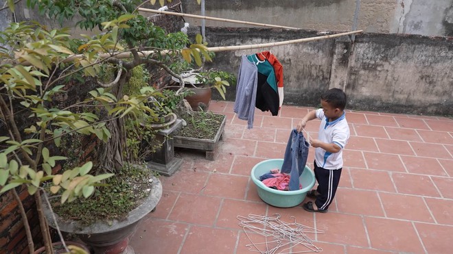 Mái ấm gia đình Việt: Chồng qua đời, người vợ bệnh tật gồng gánh nuôi ba con nhỏ - Ảnh 3.