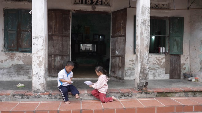 Mái ấm gia đình Việt: Chồng qua đời, người vợ bệnh tật gồng gánh nuôi ba con nhỏ - Ảnh 2.