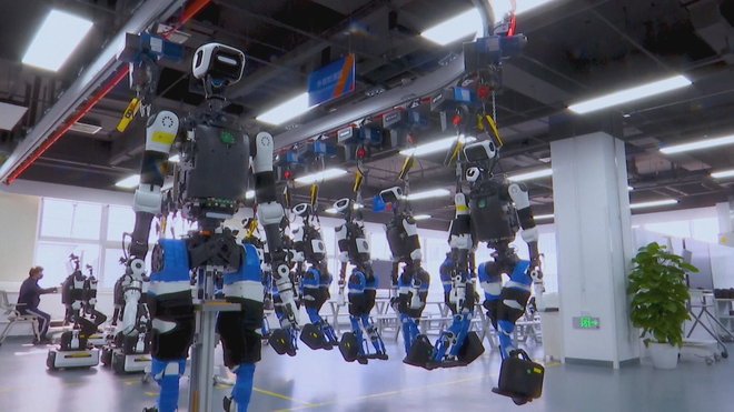 Cận cảnh quy trình kiểm tra robot hình người ở Bắc Kinh (Trung Quốc) - Ảnh 9.