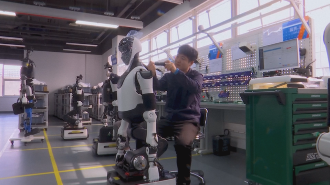 Cận cảnh quy trình kiểm tra robot hình người ở Bắc Kinh (Trung Quốc) - Ảnh 4.