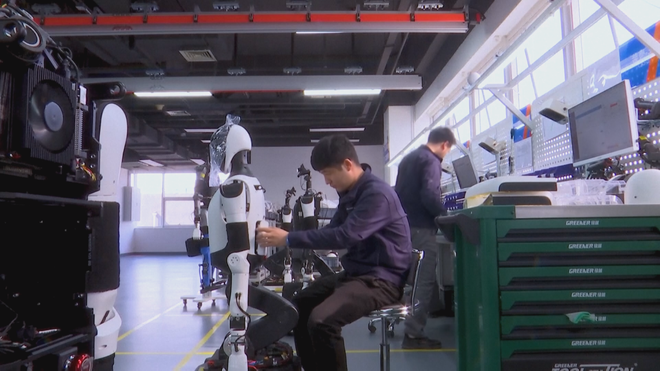 Cận cảnh quy trình kiểm tra robot hình người ở Bắc Kinh (Trung Quốc) - Ảnh 3.