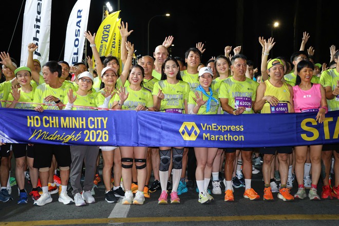 13.000 runner “thắp sáng” trung tâm TP. Hồ Chí Minh giữa đêm khuya - Ảnh 9.