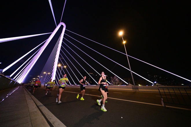 13.000 runner “thắp sáng” trung tâm TP. Hồ Chí Minh giữa đêm khuya - Ảnh 6.