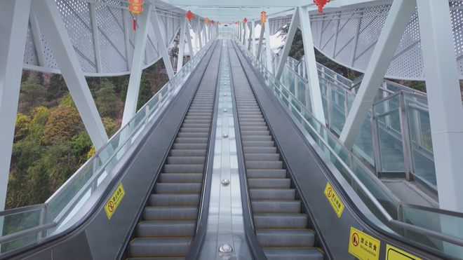 Trung Quốc: Thang cuốn 905 mét lập kỷ lục thang dài nhất thế giới - Ảnh 1.