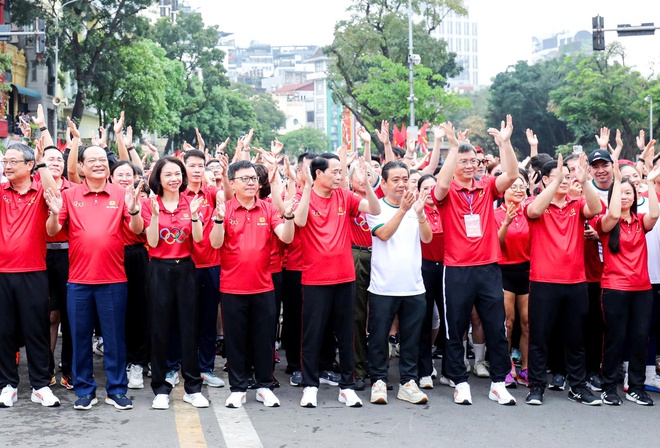 Hơn 15.000 người tham gia Ngày chạy Olympic 2026 tại Hà Nội, lan tỏa phong trào rèn luyện toàn dân - Ảnh 15.