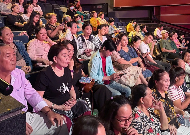 Vẫn luôn có khán giả yêu cải lương- Ảnh 2. Vẫn luôn có khán giả yêu cải lương- Ảnh 2.